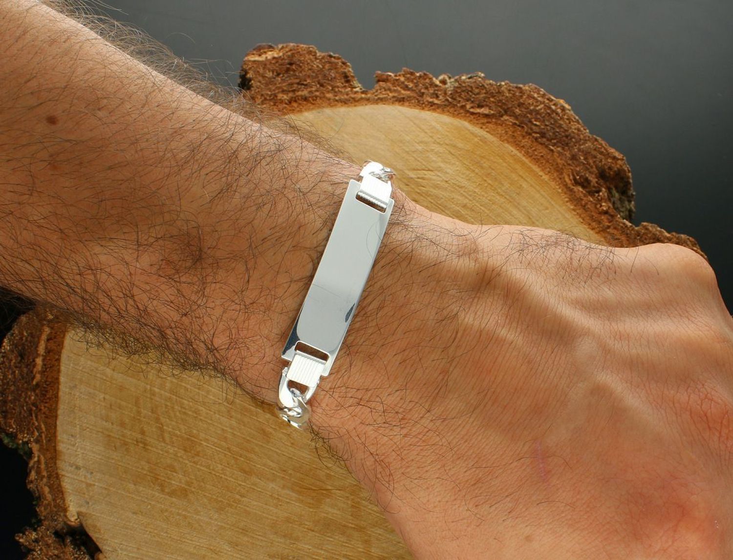 Bransoletka męska srebrna próby 925 DIA-BRA-11508 ze splotem Gucci. Długość 22 cm, blaszka 4,5 x 1,2 cm idealna pod grawer, waga 23,30 g. Stylowy i elegancki prezent.1.jpg